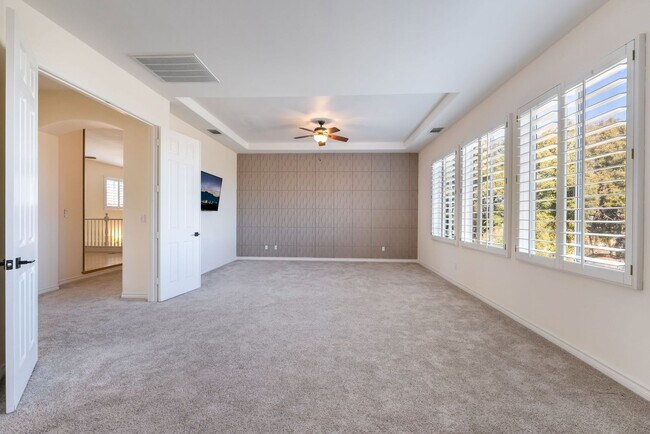 Building Photo - Queensridge Beauty - 5 bedroom on a 1/4+ acre lot