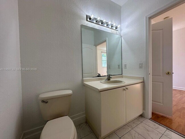 Building Photo - 1568 SE 26th St