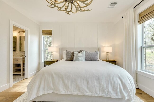 Building Photo - 24236 Spur Trail