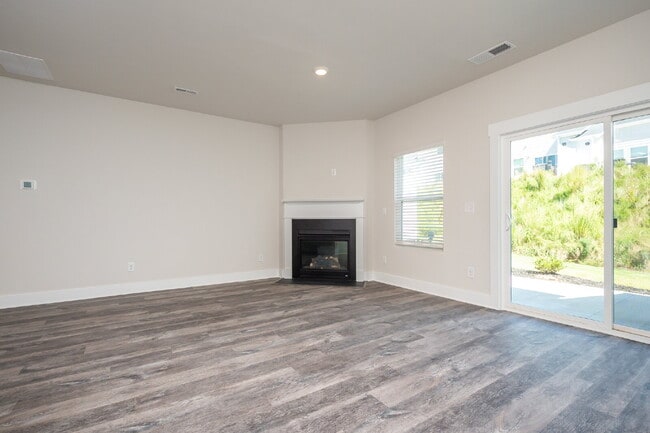 Building Photo - Stunning 3BR/2.5BA Luxury Townhome with Loft & Garage in Greenville! $2,050/mo rent