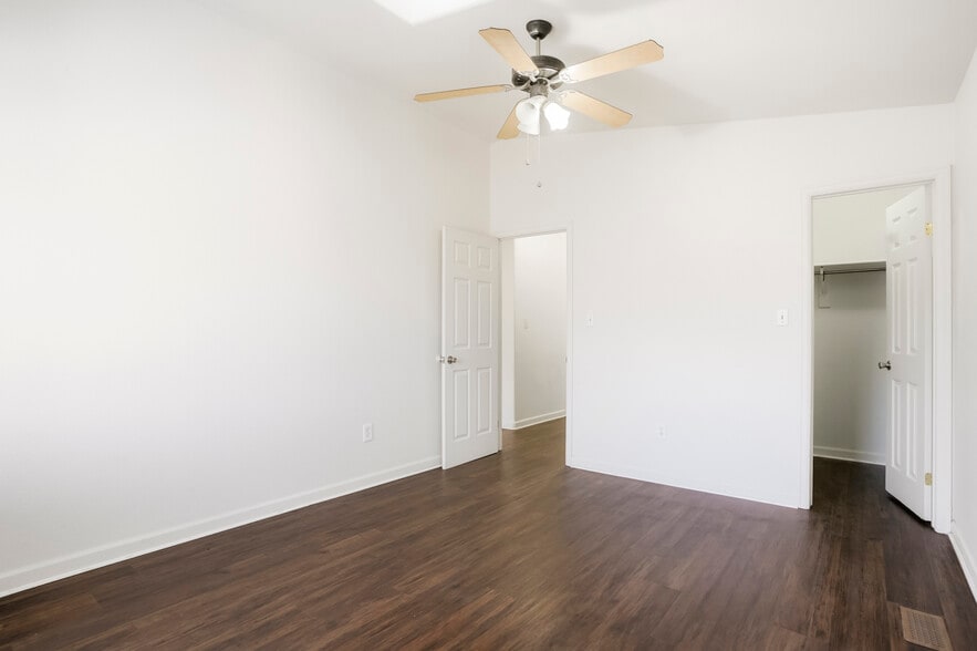 Bedroom 2 - 256 W Jefferson Ave