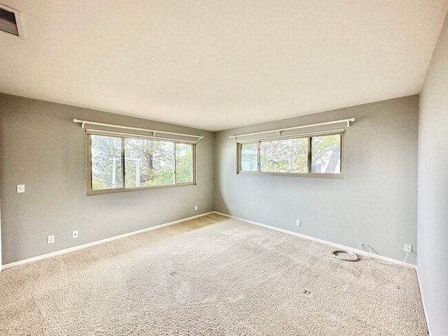 Building Photo - 1467 Knoll Park Ln