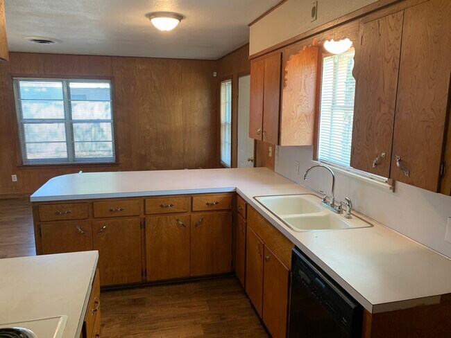 Building Photo - 701 Hybiscus Ln