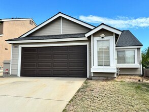 Building Photo - 3-Bedroom Moreno Valley Home – High Ceilin...
