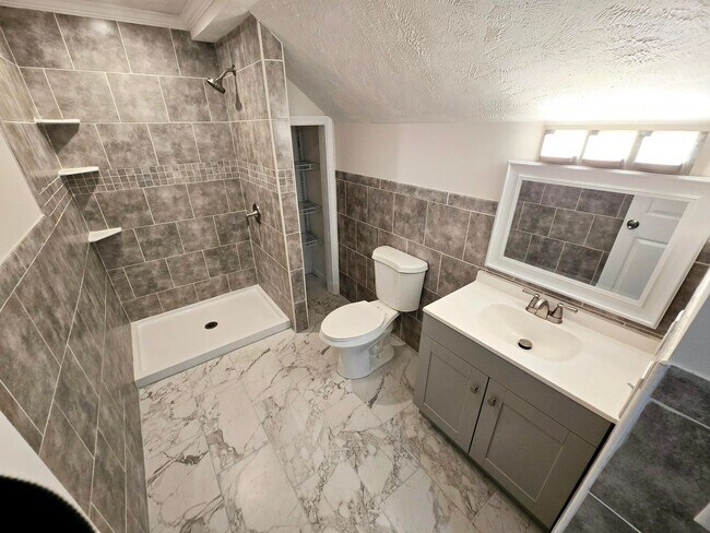 Building Photo - Amazing 4 bed room 3 bathroom home in the country with a large Private lot fully updated!!!!!!!