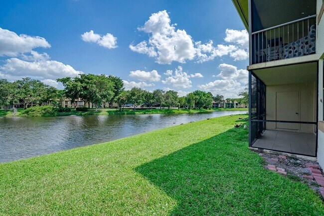 Building Photo - 1238 S Military Trail