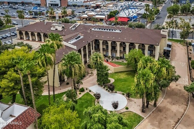 Building Photo - 3033 E Devonshire Ave