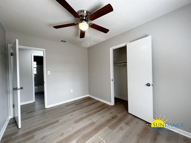 Building Photo - Charming 3 Bedrooms Home in Crestview, a must see at a great price!