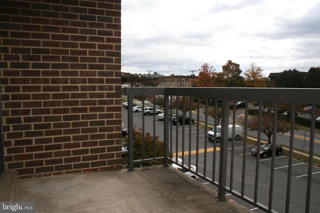 Building Photo - 9728 Kingsbridge Dr