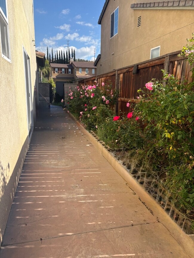 Building Photo - 4935 Tuwa Ct