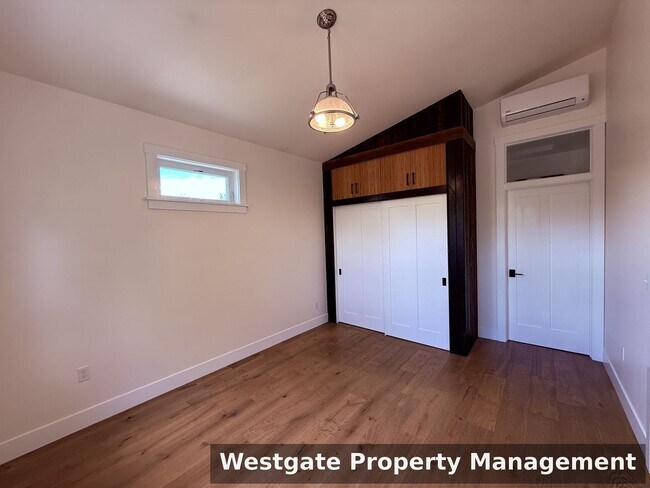 Building Photo - 220 Payran St