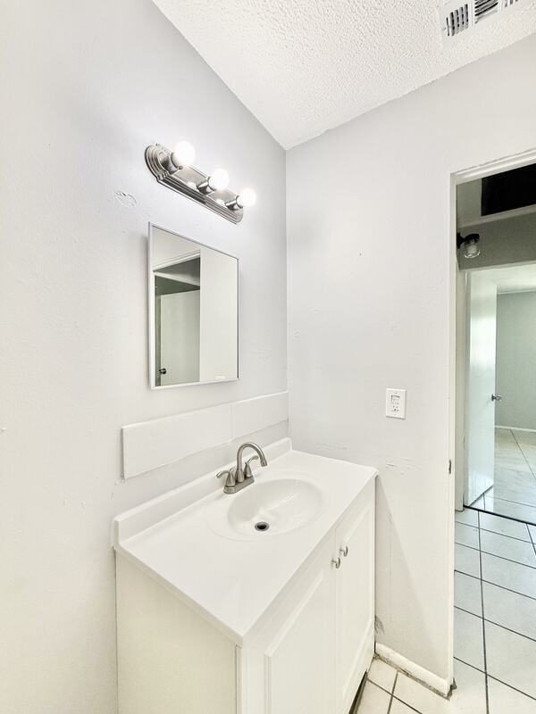 Building Photo - 605 64th Ave W