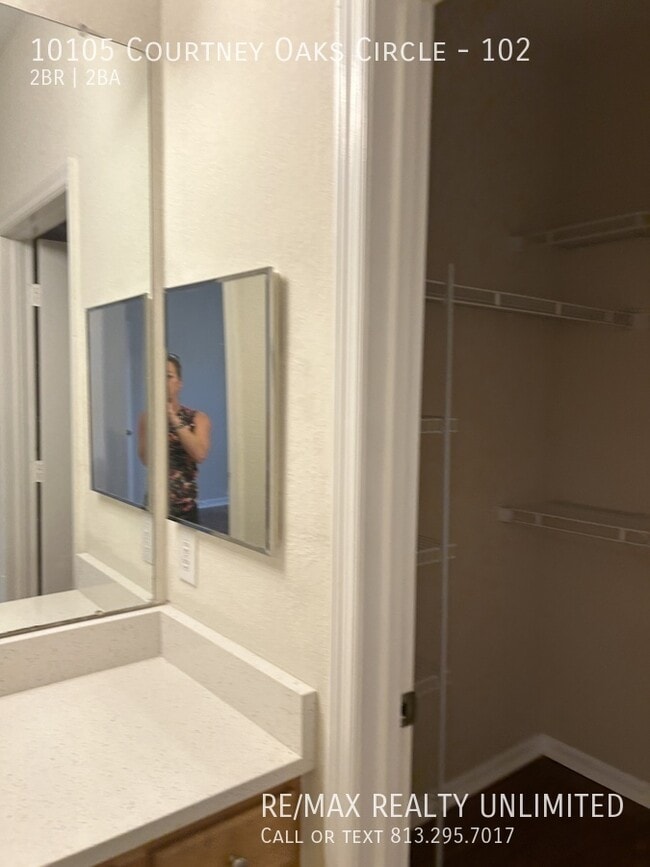 Building Photo - 10105 Courtney Oaks Cir