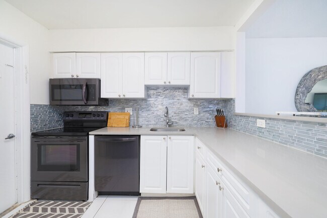 Building Photo - 501 N Ocean Blvd