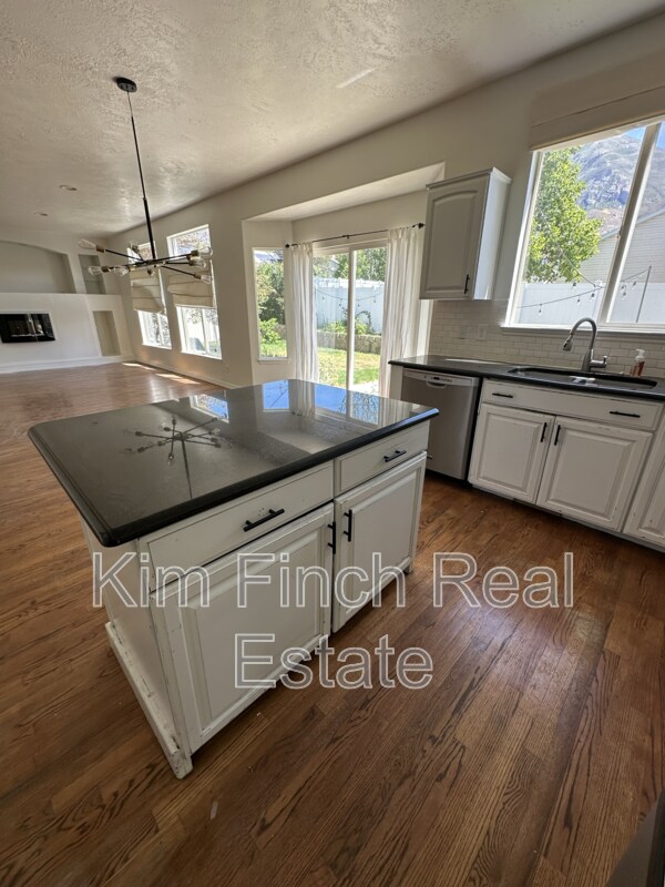 Building Photo - 9820 Deep Creek Dr