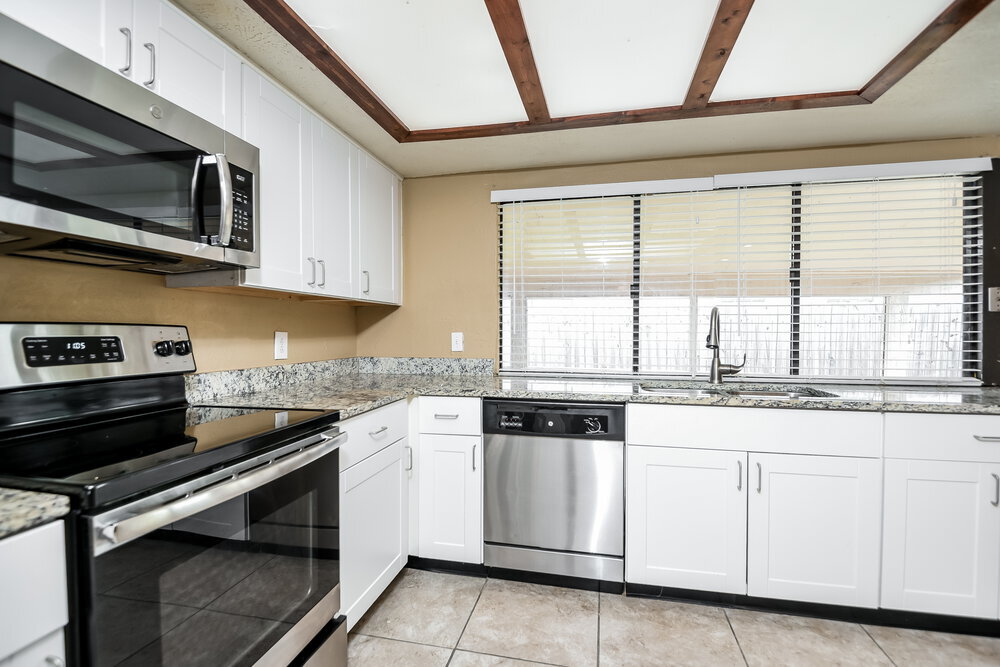 Building Photo - 14606 Leacrest Dr