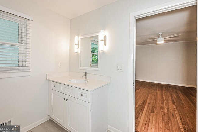 Building Photo - 1512 Knollwood Terrace