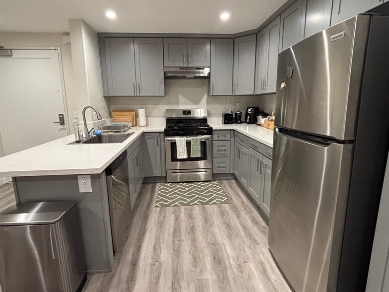 Full Kitchen - 419 N Chandler Ave