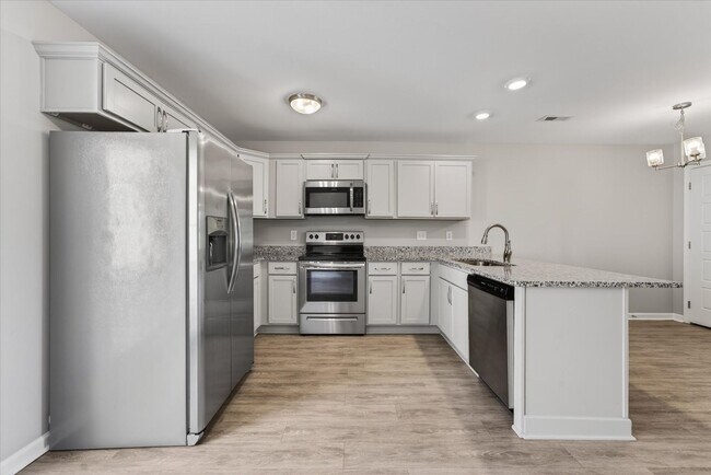 Building Photo - The Stowe Court Dog Friendly Condo for rent!