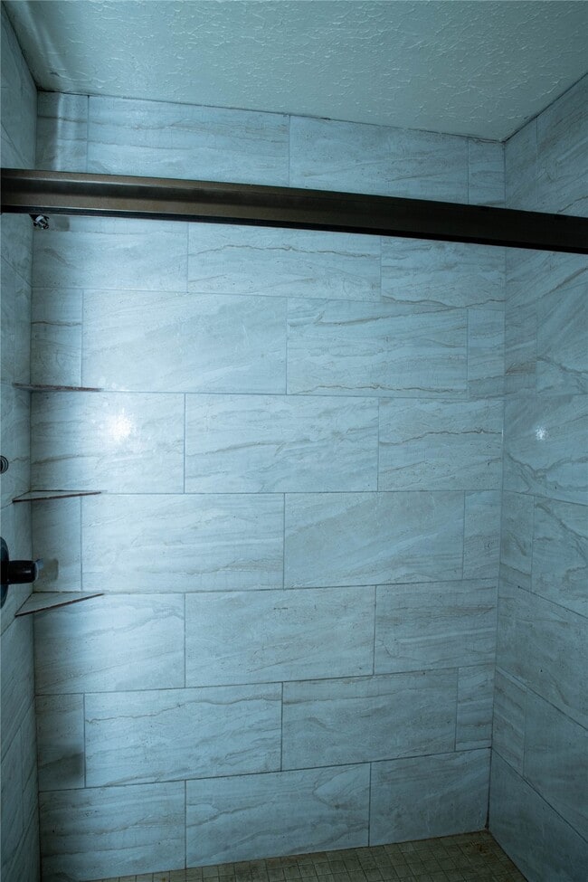 Building Photo - 6411 S Briar Bayou Dr