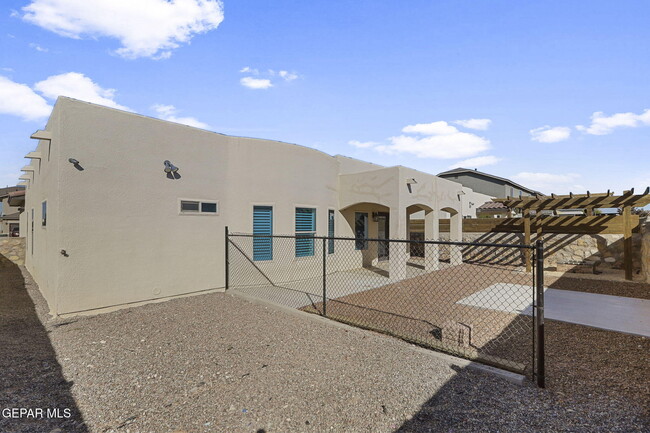 Building Photo - 14832 Sunny Land Ave