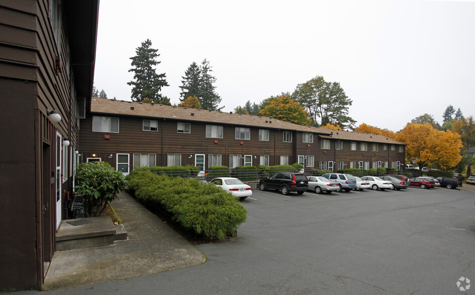 Primary Photo - Hillcrest Apartments