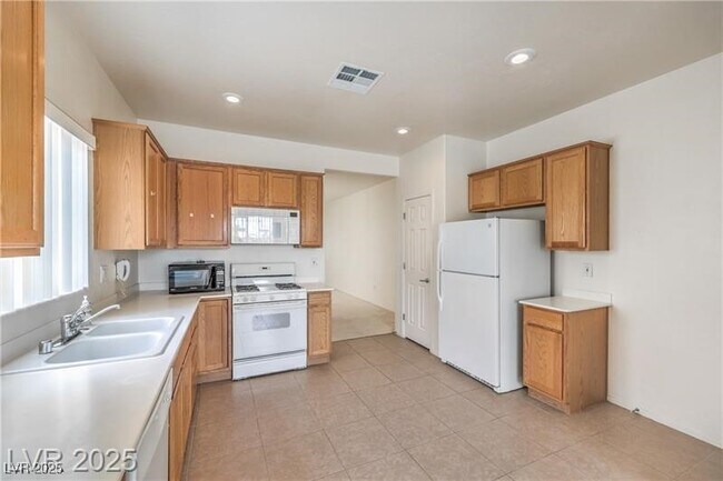 Building Photo - 3520 Kittiwake Rd