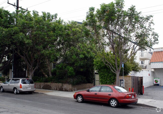 Building Photo - 206 E Imperial Ave