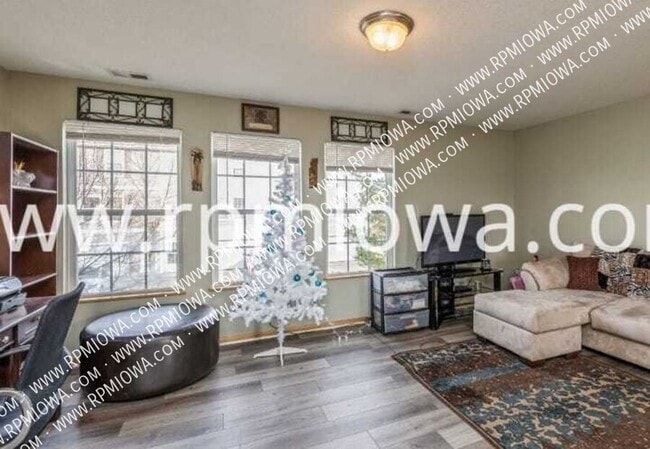 Building Photo - 3204 SW Sharmin Ln