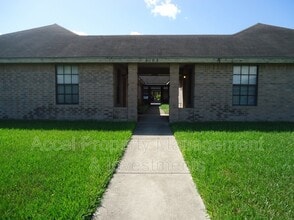 Building Photo - 2103 N Paradise Dr