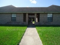 Building Photo - 2103 N Paradise Dr