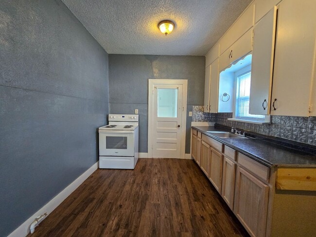 Building Photo - 3 Bed home in Shawnee!