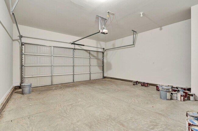 Building Photo - 5010 Highwood Dr