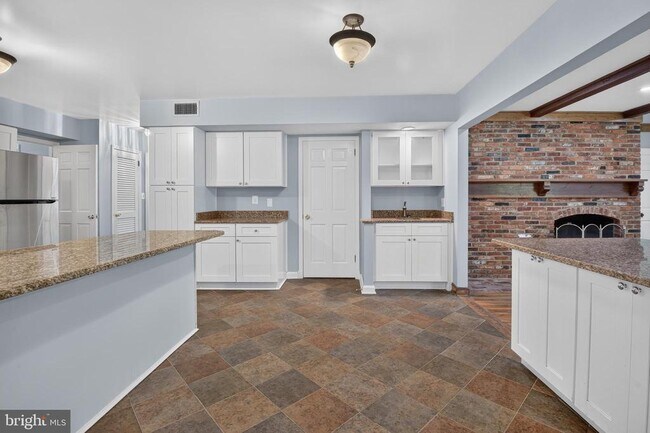 Building Photo - 9612 Annlee Terrace