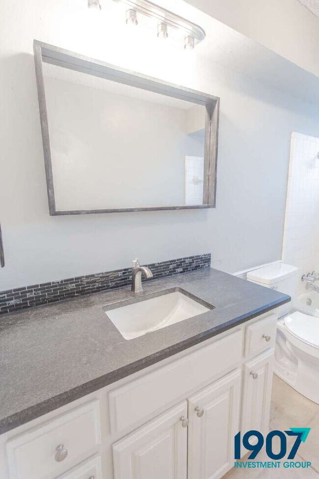 Building Photo - Spacious 4-Bedroom Home in Moore – Stylish Updates & Great Layout!