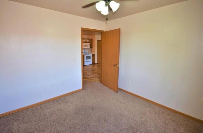 Building Photo - Large 3 Bedroom-White Lake