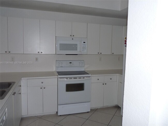 Building Photo - 8980 W Flagler St