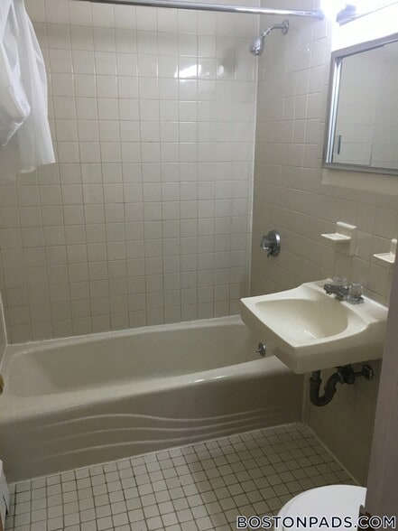 Building Photo - 264 Grove St