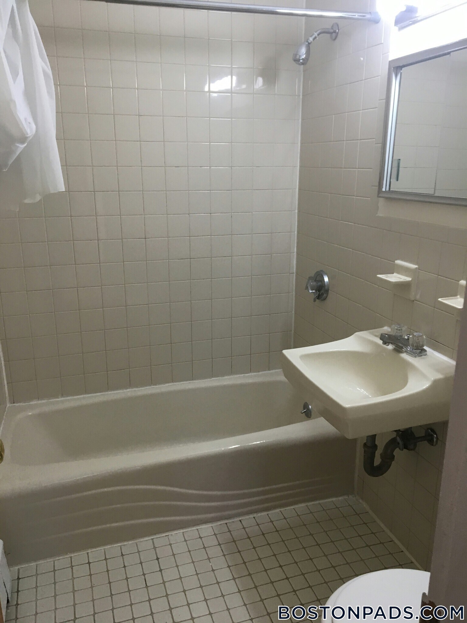 Building Photo - 264 Grove St