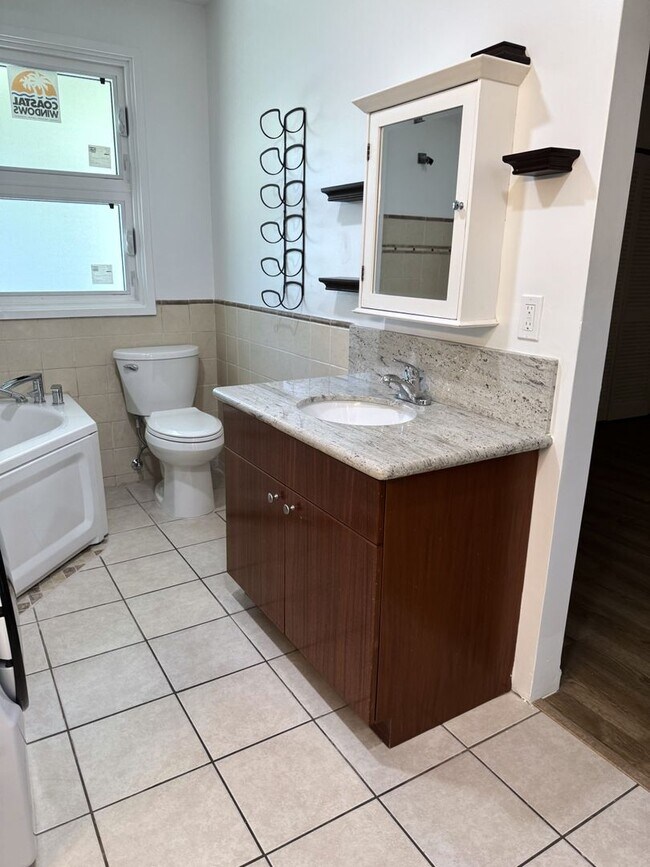 Building Photo - Dune Circle - Renovated three bedroom, two...