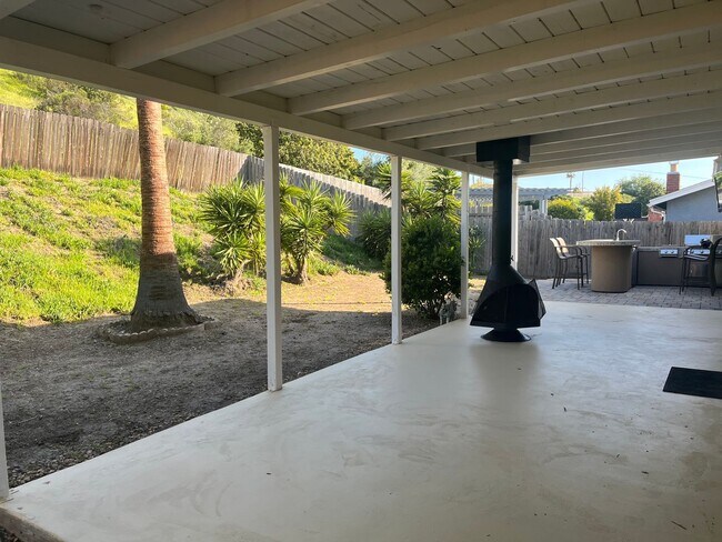 Building Photo - Charming house for rent in Encanto!