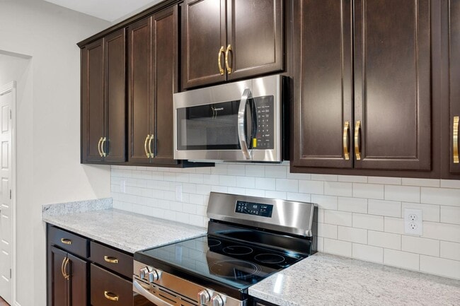 Building Photo - 453 Friendly Ave