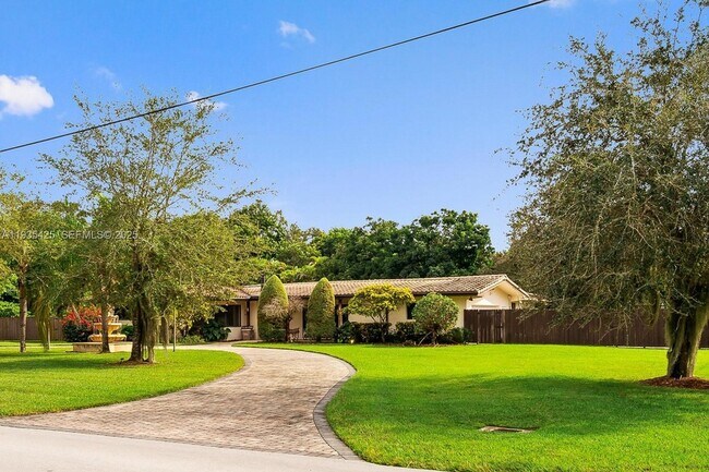 Building Photo - 9890 SW 138th St