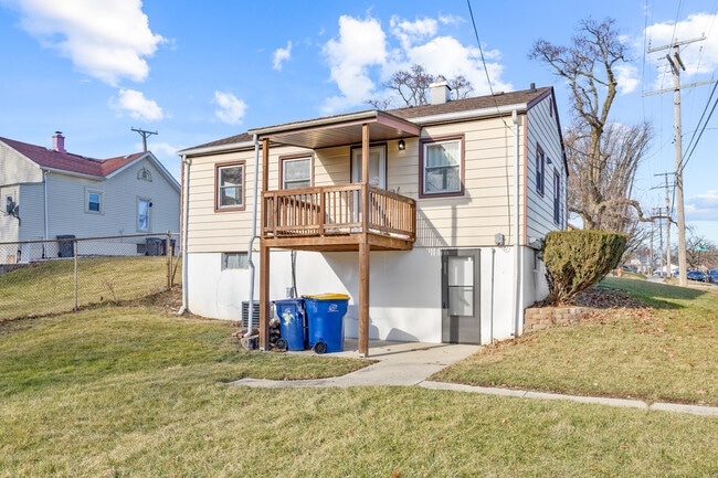 Building Photo - 301 Mill St