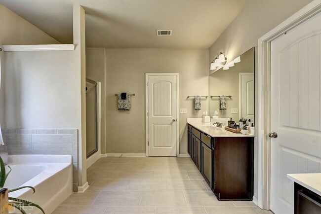 Building Photo - 2245 Black Pebble Cir