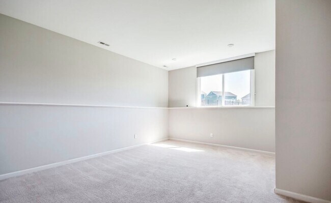 Building Photo - 15911 Long Meadow Way