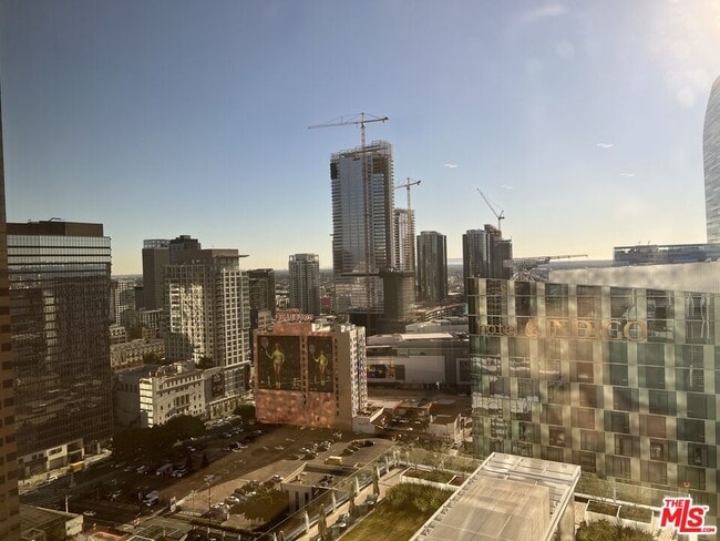 Building Photo - 877 Francisco St