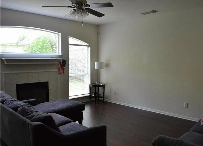 Building Photo - 2210 Equestrian Trail