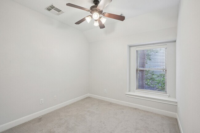 Building Photo - 90 Panterra Way