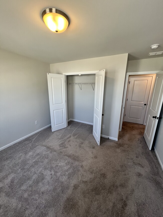 Building Photo - 575 McLernon Trce